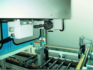 HOMMEL-ETAMIC AUTOMATIC OPTICLINE Automatizované optické měření hřídelí Měřicí systémy Automatic Opticline jsou zkonstruovány pro použití v automatizovaných výrobních linkách Do automatického