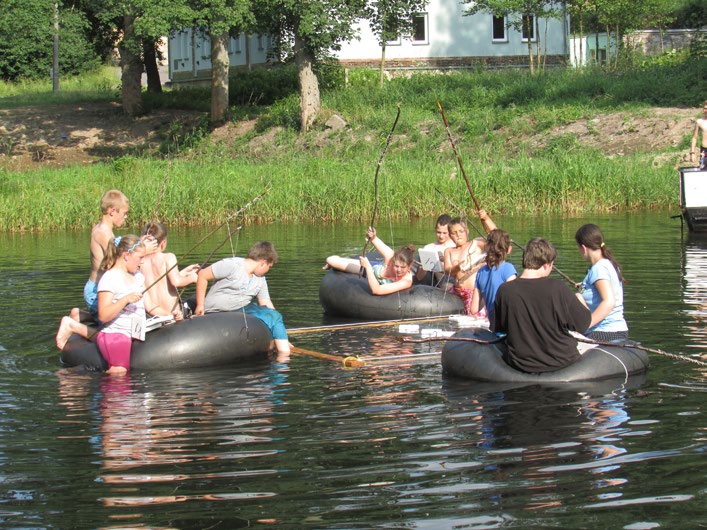 V průběhu roku 2015 byl průměrný počet kontaktů NZDM v měsíci 68. Nově navštívilo NZDM Caravan 39 klientů. Celkově využilo služeb 112 klientů.