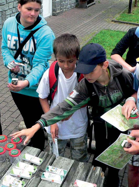 VÝUKOVÉ PROGRAMY URČENÉ PRO STŘEDNÍ ŠKOLY NÁRODNÍ PARK A CHRÁNĚNÁ KRAJINNÁ OBLAST ŠUMAVA Vnitřní program a venkovní program Kdy: celoročně Délka programu: 1,5 2 hodiny V programu seznámíme studenty s