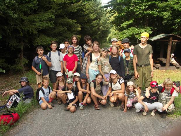 KONTAKTNÍ A IDENTIFIKAČNÍ ÚDAJE Název: Turisticko - tábornický oddíl dětí a mládeže SRUB, z.s. Právní forma: zapsaný spolek Sídlo: Nuselská 1496/66, 140 00 Praha 4 Telefon: 261 210 006, mobil: 602 887 514 E-mail: srubak@srubak.