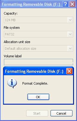 Formátování JetFlashe 1. Připojte JetFlash do USB portu a stiskněte pravé tlačítko na ikoně vyměnitelného disku. 2. V menu vyberte Format.