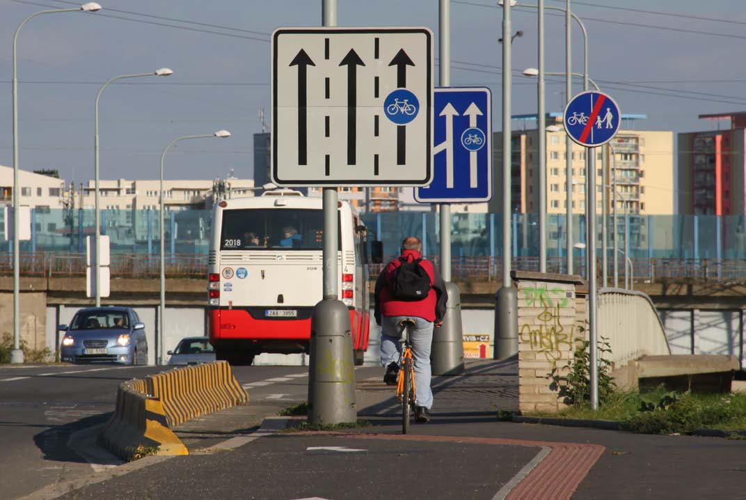 Infrastruktura chráněné průjezdy Cyklotrasa A23 (podél Botiče): samostatný SSZ přejezd pro cyklisty (Záběhlická) problematické úzké hrdlo ze citybloků přerušení chráněného průjezdu ve vozovce