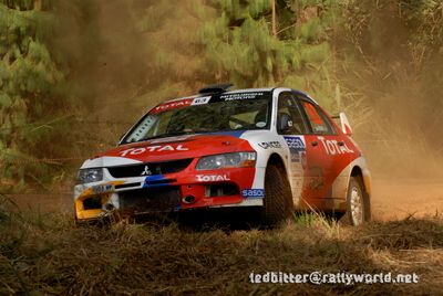 Foto: www.rallyworld.net Na druhé místo se vyhoupl Kuun a poslední pódiové umístění nakonec překvapivě získal i nejlepší jezdec skupiny N Fernando Rueda (Mitsubishi Lancer EVO IX).