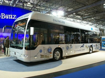 linkových autobusů (760mm od země) a zavazadlovým prostorem. V tomto segmentu firma nabízí i autobusy s motorizací CNG. Pro turistiku jsou připraveny autobusy řady LH.