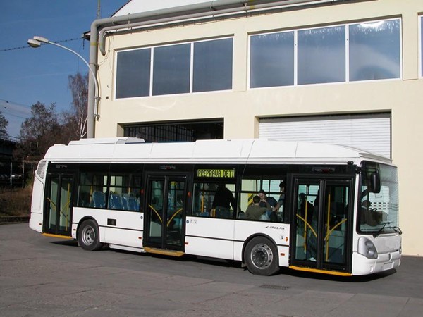 Obrázek 35 - VDL Futura Autokar roku 2012 (56) VDL ještě v kategorii Coach nabízí řady Jonckheere, Synergy a Futura Classic. 3.9 Škoda Transportation I v České republice byl vyvinut první autobus na palivové články, který nese název TriHyBus.