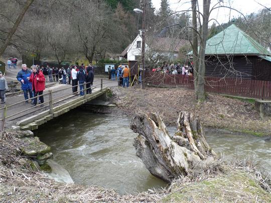 Občerstvení: možné na Šmelcovně, Hálův mlýn, Maršov k výběru je spousta dobrot, ale bývají dlouhé fronty. Budeme se společně fotit, ale tentokrát pro děti nebudou žádné úkoly, soutěže, odměny.