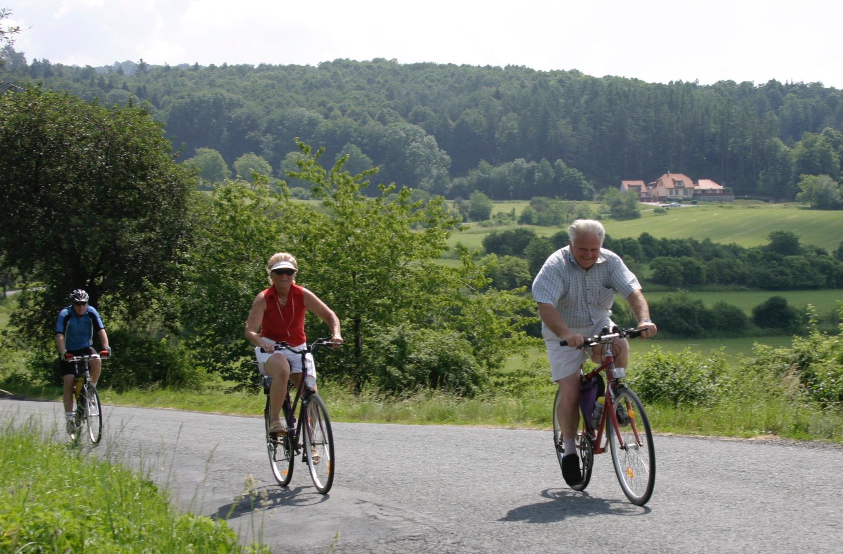 Cyklovýlety po okolí V okolí města se nachází množství turisticky atraktivních lokalit, takže město je přirozeným výchozím bodem k hvězdicové turistice.