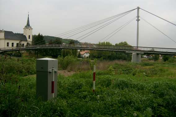 umístěné na železobetonové části pylonu a mostních opěrách (boy 11 až 14). chéma umístění boů je na obrázku 3.