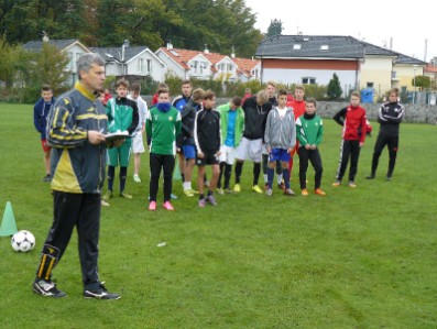 Rodiče a veřejnost chodí pravidelně povzbuzovat naše žáky ve fotbalových soutěžích. Naše A mužstvo skončilo v krajském přeboru starších dorostenců na vynikajícím 1. místě.