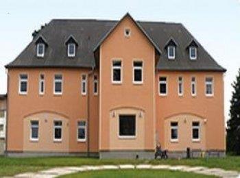 Víkend pro rodiče s dětmi v Kaleku (Chomutov) 25.-27. srpna Víkend je určen pro 6-8 otců (pěstounů) a 6-8 synů ve věku od 9 let. Cílem víkendového setkání je podpora vybudování vzájemného vztahu.