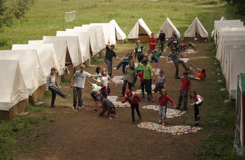 Týdenní pobyt pod stanem 13.-20. srpna Indiánská dobrodružství Počet dětí: 10 Hlavní vedoucí: Lukáš Daniš, DiS.