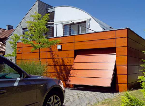 Viete, kde bude bývať vaše auto? Menší pozemok určuje aj umiestnenie garáže, ktorá sa tak neraz stáva súčasťou domu.