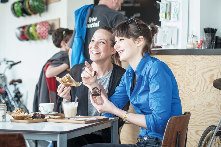 OBSAH KDO JSME / KTO SME 7 DŮVODŮ PROČ S NÁMI SPOLUPRACOVAT / 7 DÔVODOV PREČO S NAMI SPOLUPRACOVAŤ NAŠE MISE, VIZE, HODNOTY / NAŠA MISIA, NAŠA VIZIA, NAŠE HODNOTY 4 5 6 PEČIVO bagety kaiserky, žemle