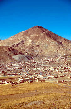 Kovy a Bolívie Město Potosí (4200 m n. m.) bylo v 17.