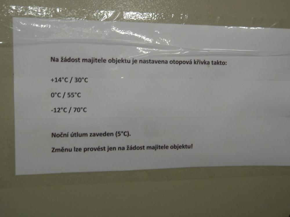 5 Obr.5 Teploty znázorněné na displeji regulátoru VersaMax DP Obr.6 Požadovaná topná křivka nastavená na ekvitermním regulátoru 5. Diagnostika provozu předávací stanice ve vchodu č.p. 1803 V době zaměření byla na displeji regulátoru znázorněna teplota topné vody pro ÚT 43,6 o C a venkovní teplota 6,5 o C (viz obr.