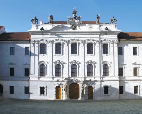 Ukončení částečné obnovy Nového konventu kláštera v Kladrubech Obr. 3. Velhartice, hrad. Bývalý hradní pivovar.