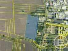 6 Prodej pozemku pro komerční využití v jižní části Brna, přístup z ul. Moravanská (Vídeňská), dosah MHD a vybavenosti. Celková plocha pozemků je 42563m2, š. 83m (od komunikace).