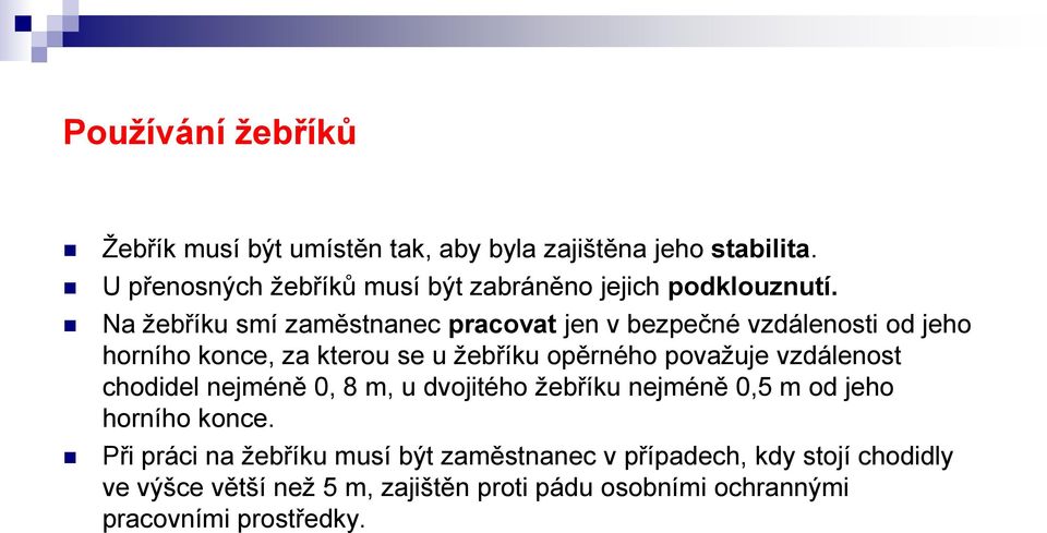 Na žebříku smí zaměstnanec pracovat jen v bezpečné vzdálenosti od jeho horního konce, za kterou se u žebříku opěrného považuje