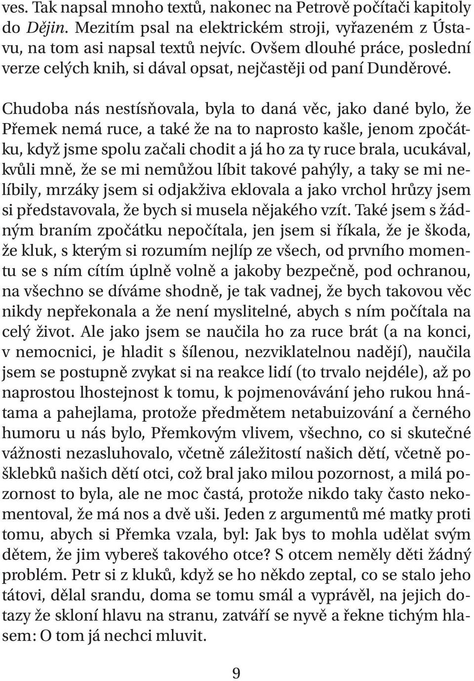 Chudoba nás nestísňovala, byla to daná věc, jako dané bylo, že Přemek nemá ruce, a také že na to naprosto kašle, jenom zpočátku, když jsme spolu začali chodit a já ho za ty ruce brala, ucukával,