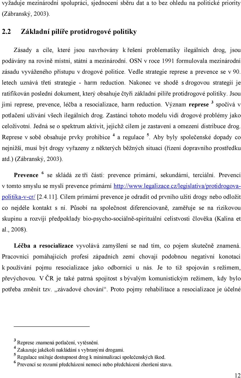 OSN v roce 1991 formulovala mezinárodní zásadu vyváţeného přístupu v drogové politice. Vedle strategie represe a prevence se v 90. letech uznává třetí strategie - harm reduction.