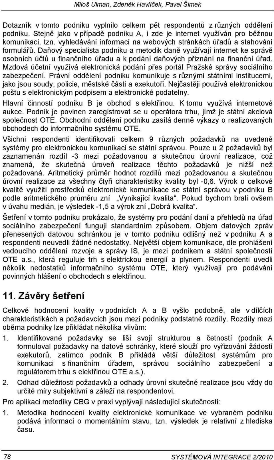 Daňový specialista podniku a metodik daně využívají internet ke správě osobních účtů u finančního úřadu a k podání daňových přiznání na finanční úřad.