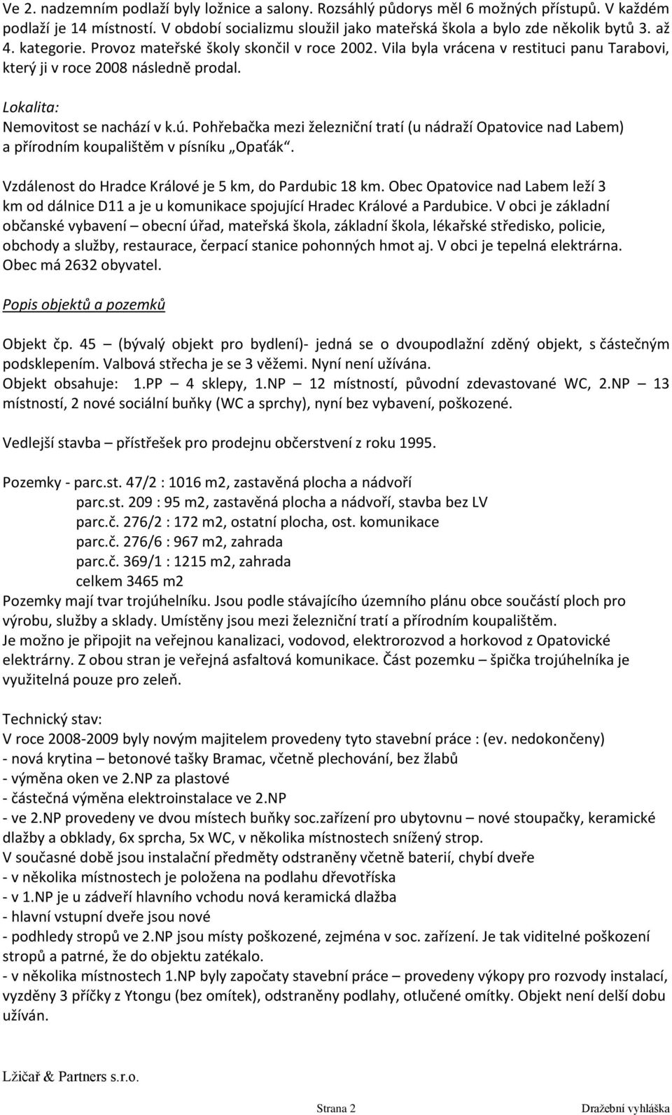 Pohřebačka mezi železniční tratí (u nádraží Opatovice nad Labem) a přírodním koupalištěm v písníku Opaťák. Vzdálenost do Hradce Králové je 5 km, do Pardubic 18 km.