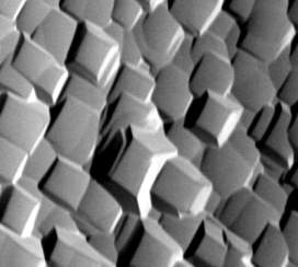 Morfologie povrchu Lesklý povrch Texturovaný povrch - pyramidy