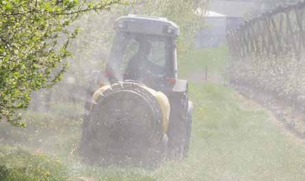 10 Přílohy Toxicita predátoři Fytotoxicita ÚDAJE K APLIKACI Dávka (kg, l/ha) Ochranná lhůta (dny) 3 NH 1 3-5 - strupovitost - N 3-4 AT sazovitost, h.