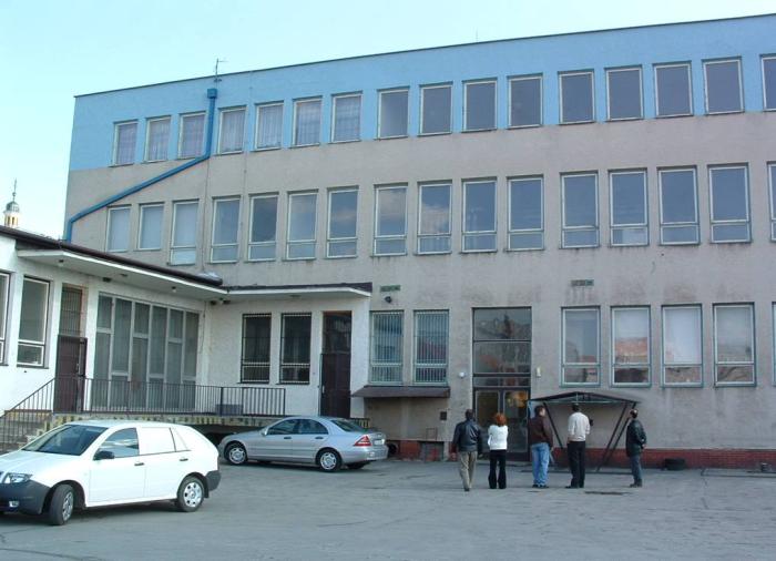 Šurany M. R. Štefánika 5 15 Administratívno-prevádzková budova v centre Šurian.