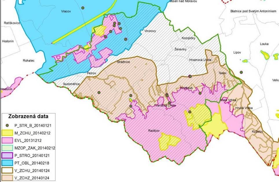 Obr.: Ochrana přírody a krajiny (2014) Zdroj: AOPK 2014 Vysvětlivky: M ZCHU - maloplodá zvláště chráněná území EVL - evropsky významné lokality MZOP ZAK - ochranná pásma ze zákona P STRO - památné