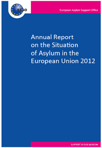 EASO Výroční zpráva o činnosti za rok 2013 23 Výroční zpráva o situaci v oblasti azylu v Evropské unii v roce 2012 poskytla komplexní přehled o situaci v oblasti azylu v EU zkoumáním toků žadatelů o