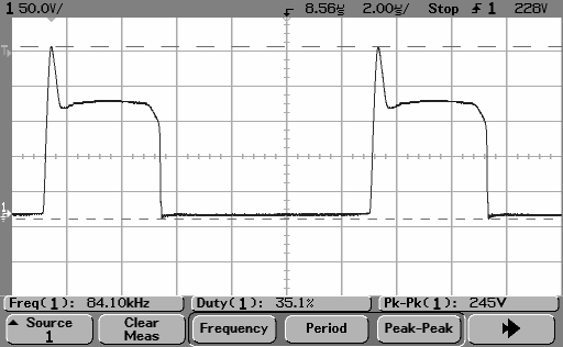 39 8.2 Měření napětí na nulové diodě ne sekundární straně měniče 8.2.1 Měření na diodě DSEP29-12A Při již zmiňovaném maximálním možným výkonem zatížení dochází k překmitŧm až 70V, to znamená, že výstupní napětí a proud je 57A a 23V.