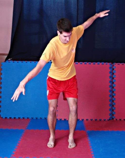 Cviky v podřepu V podřepu se zapojuje jak přední strana stehna, tak i zadní. Používá se několik typů cvičení v podřepu. Cvičí se ve výdrži několik sekund.