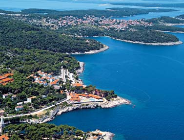 CHORVÁTSKE OSTROVY Národný park Risnjak Národný park Krka 124 CHORVÁTSKO Národný park Brijuni Mali Lošinj Lopar Suha Punta N Národn OSTROV KRK Najväčší chorvátsky ostrov je ostrovom prírodných krás,