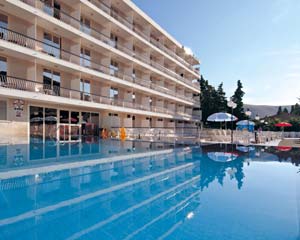 147 DUBROVNIK Hotel KOMPAS PRIAMO NA I / 1+1 / WI-FI CHORVÁTSKO JUŽNÁ DALMÁCIA 136 Hotel sa nachádza v tichšej časti Dubrovníka, v zálive Lapad, v bezprostrednej blízkosti mora.