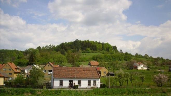 Příloha č. 11 Fotografie obce Bělá u Jevíčka Letecký snímek v popředí místní část Smolná (zdroj: www.belaujev.