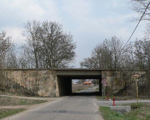 Příloha č. 28 Německá průchozí dálnice Kresba krajiny u Jevíčka bez dálnice a s dálnicí (publ. Německá průchozí dálnice, 1.