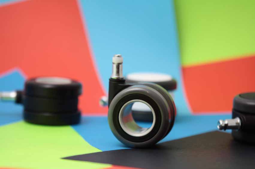 KOLEČKA 65 CASTORS 65 MÖBELROLLEN 65 Kolečka nábytková a kolečka pro křesla a židle v průměru 65 mm.