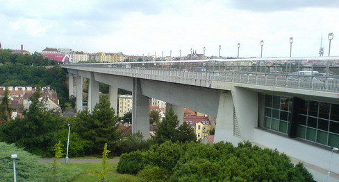 Příloha C.12: Exkurze Nuselský most Nuselský most GPS: 50 3' 54" N, 14 25' 49" E Prví myšlenka přemostit Nuselské údolí vznikla roku 1903.