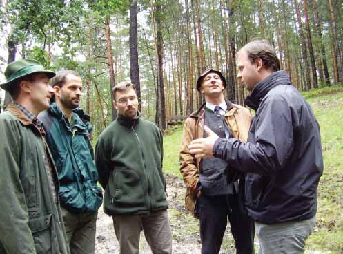 Činnost FSC ČR 5 Standard pro šetrné hospodaření v českých lesích V roce 2006 byl nezávislou Akreditační jednotkou (Accreditation Services International GmbH) mezinárodní organizace Forest