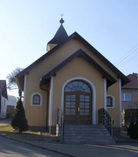 Příloha č. 20 Fotografie obce Valchov Panorama obce (www.valchov.cz) Obecní úřad (foto: autor) Výletiště (www.valchov.cz) Základní škola 1.