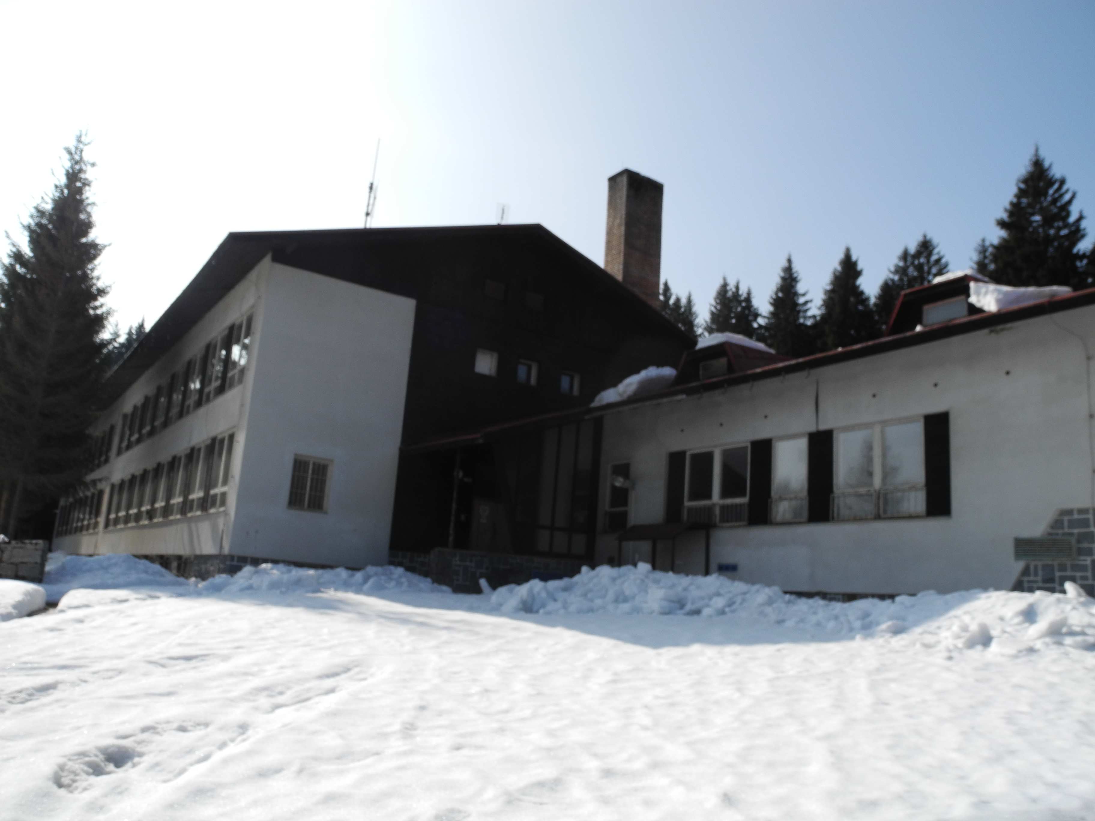 Znalecký posudek č. 1085-28/2012 O ceně nemovitostí - souboru budov a pozemků areálu bývalé roty, včetně vedlejších staveb a venkovních úprav dle LV č.4 v obci a k.ú. Stožec, okres Prachatice.