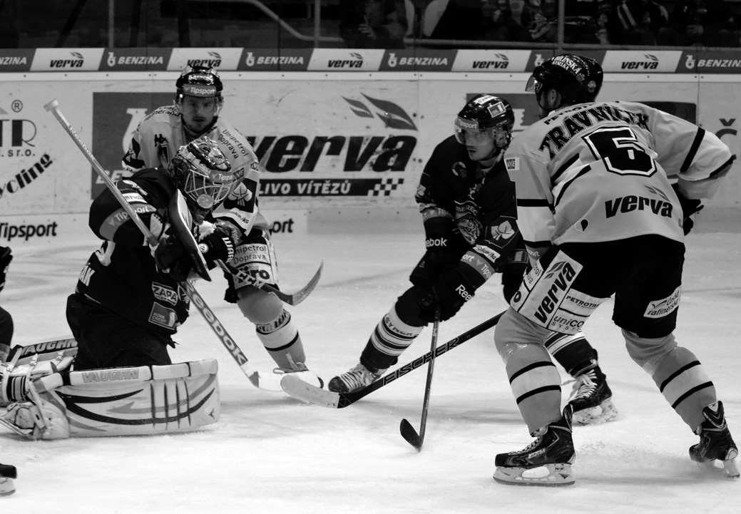 Aktuální tabulka TELH 1. Bílí Tygři Liberec 40 137:82 91 2. HC Sparta Praha 40 148:108 80 3. Mountfield Hradec Králové 39 111:101 69 4. HC Škoda Plzeň 40 123:106 68 5.