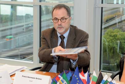 Vztahy s partnery v EU 39 Franz-Hermann Brüner, generální ředitel OLAFu OLAF Evropský úřad pro boj proti podvodům (OLAF) je významným partnerem v boji proti podvodům, korupci a dalším trestným činům