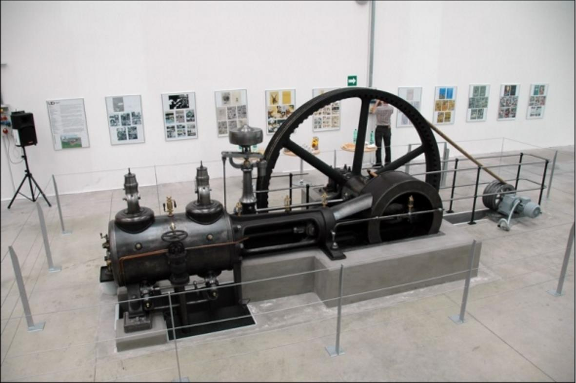 PRVNÍ PRŮMYSLOVÁ REVOLUCE OBDOBÍ PARNÍCH STROJŮ 1. průmyslová revoluce vypukla na konci 18. století. V průběhu 19. stol. dokončování přechodu od ruční výroby v manufakturách ke strojní výrobě.