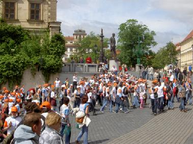 Na jaře se kampaň výrazně zapojila do organizace Pochodu proti hladu, celosvětové akce pro posílení povědomí o problému hladu ve světě a získání finančních prostředků pro Světový potravinový program