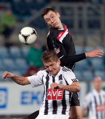 soupiska SK DYNAMO ČESKÉ BUDĚJOVICE, a.s. SK Dynamo České Budějovice, a.s. Rok založení: 1905 Klubové barvy: purpurová, černá a bílá Kapacita stadiónu: 6 681 Adresa: SK Dynamo Č. Budějovice, a.s., Střelecký ostrov 3, 370 21 České Budějovice Telefon: 387 312 502 Internetová adresa: www.