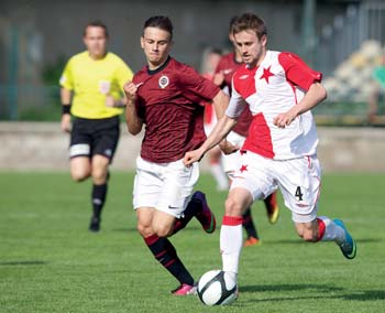 juniorka JUNIORKA MÁ NOVÉHO TRENÉRA A STÍHÁ BRNO! S odchodem Michala Petrouše a Ivo Knoflíčka k A-týmu musela Slavia řešit i obsazení postu trenéra juniorky.