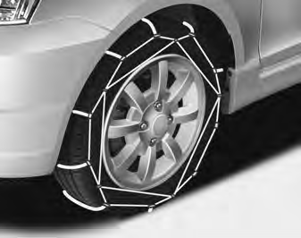 Doporučení pro řízení Zimní pneumatiky Pokud na své vozidlo Kia montujete zimní pneumatiky, ujistěte se, že jsou radiální stejné velikosti a nosnosti jako původní pneumatiky.