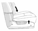 Black plate (7,1) Sedadlá, zádržné prvky 3-7 { Výstraha Veci, ktoré položíte na toto operadlo sedadla, môžu uderiť a poraniť osoby pri prudkom zastavení alebo zatočení, alebo pri zrážke.